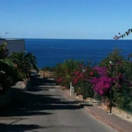 Cheerful 2 Bedroom Sea View House Appartamento